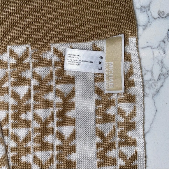 Michael Kors Scarf - Picture 4 of 5